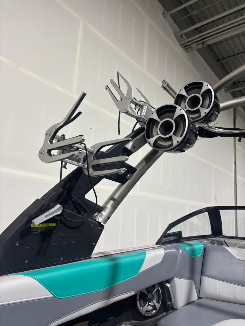 Slide: The Image of Malibu Wakesetter 23 LSV 2020 - 18