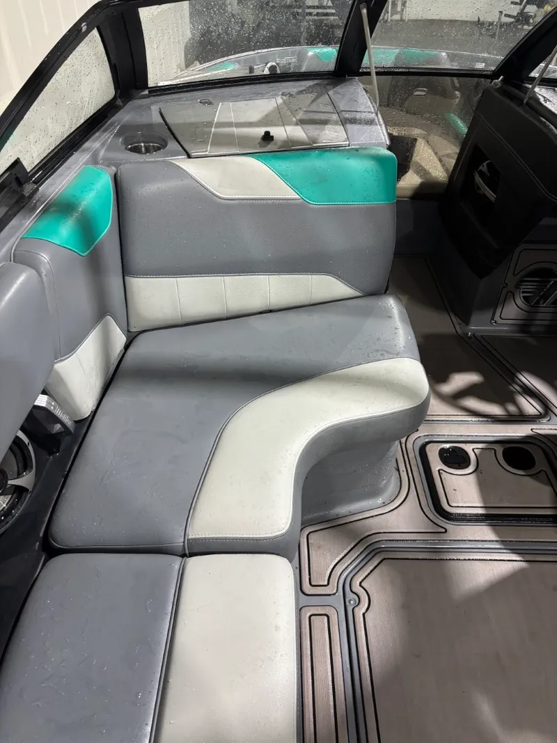 Slide: The Image of Malibu Wakesetter 23 LSV 2020 - 35