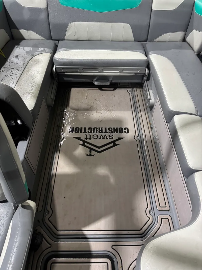 Slide: The Image of Malibu Wakesetter 23 LSV 2020 - 31