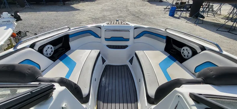 Slide: The Image of Yamaha 242X E-Series 2018 - 2