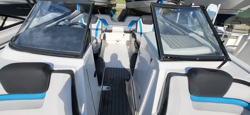 Slide: The Image of Yamaha 242X E-Series 2018 - 3
