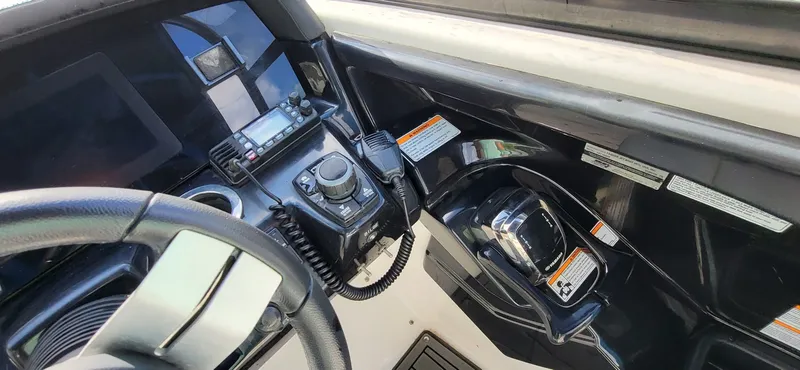 Slide: The Image of Yamaha 242X E-Series 2018 - 8