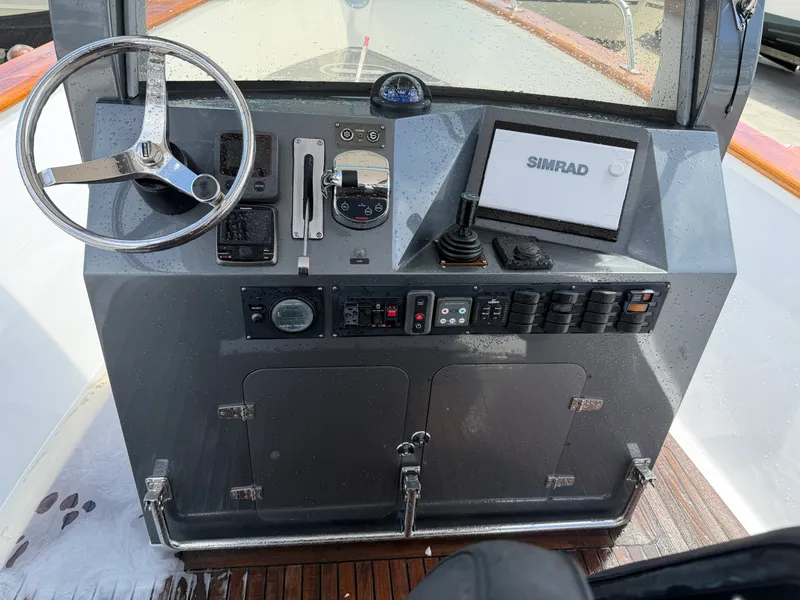 Slide: The Image of Custom 28 CC 2013 - 3