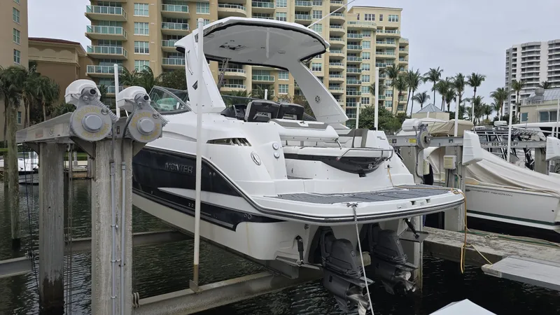 Slide: The Image of Monterey 355 SY 2017 - 20