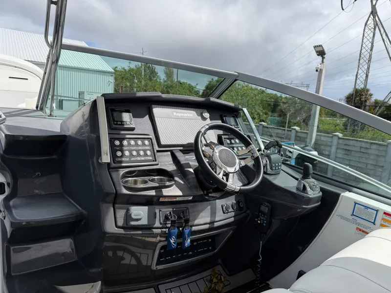 Slide: The Image of Monterey 355 SY 2017 - 6