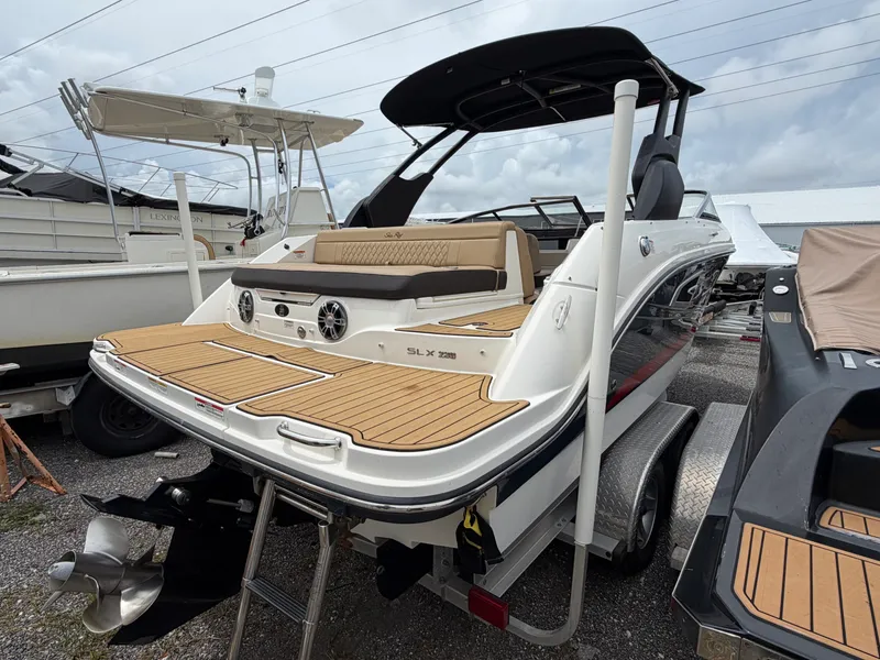 Slide: The Image of Sea Ray SLX 230 2019 - 1