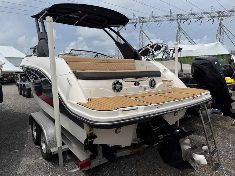 Slide: The Image of Sea Ray SLX 230 2019 - 2