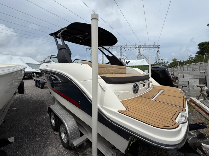 Slide: The Image of Sea Ray SLX 230 2019 - 5