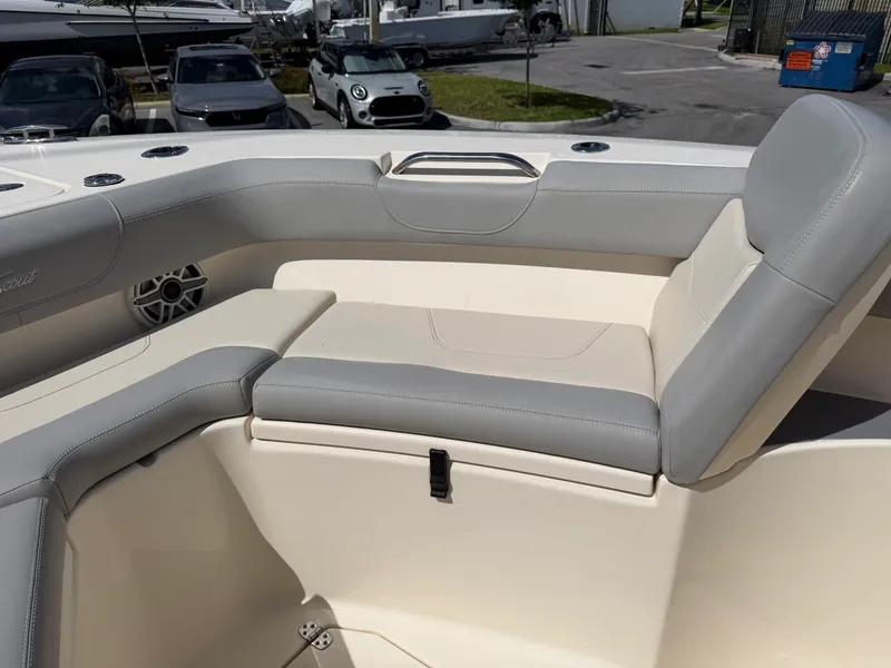 Slide: The Image of Scout 305 LXF 2023 - 12