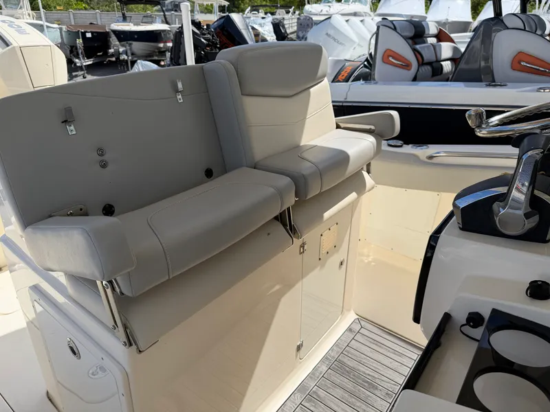 Slide: The Image of Scout 305 LXF 2023 - 16