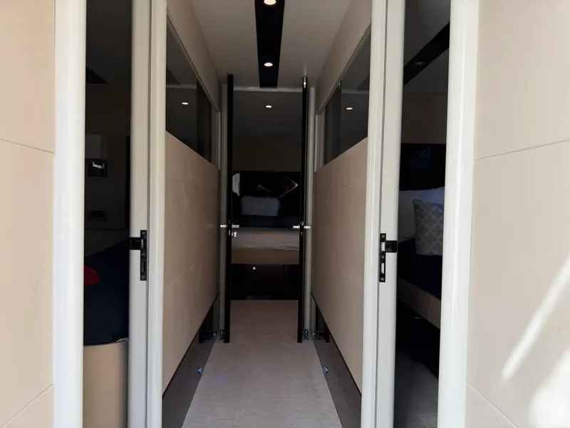 Slide: The Image of Lazzara Yachts 75 LSX 2008 - 36