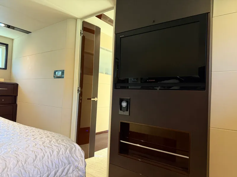 Slide: The Image of Lazzara Yachts 75 LSX 2008 - 54