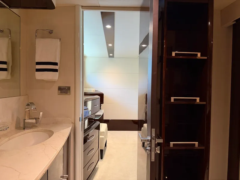 Slide: The Image of Lazzara Yachts 75 LSX 2008 - 48