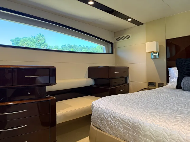 Slide: The Image of Lazzara Yachts 75 LSX 2008 - 42