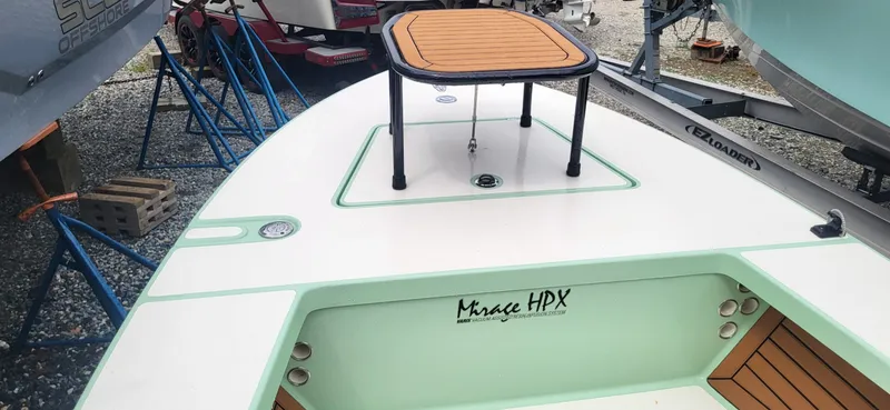 Slide: The Image of Maverick Mirage 18 HPX-V 2019 - 2