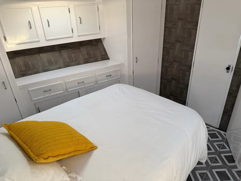 Slide: The Image of Ocean 55 Sport Convertible 1984 - 36