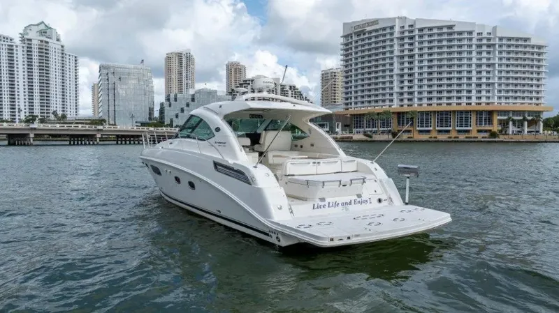 The Image of Sea Ray 43 Sundancer 2009 - 0