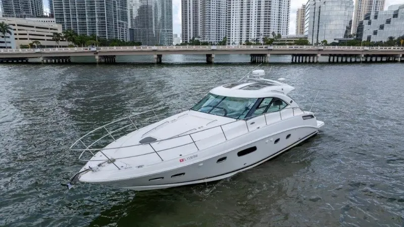 Slide: The Image of Sea Ray 43 Sundancer 2009 - 10