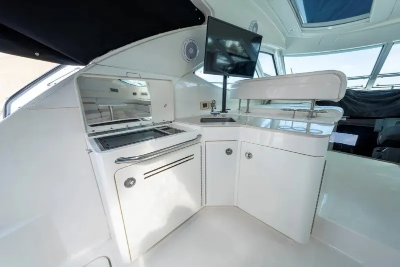 Slide: The Image of Sea Ray 43 Sundancer 2009 - 16