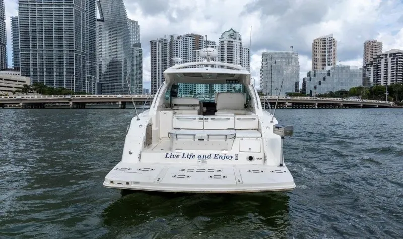 Slide: The Image of Sea Ray 43 Sundancer 2009 - 2