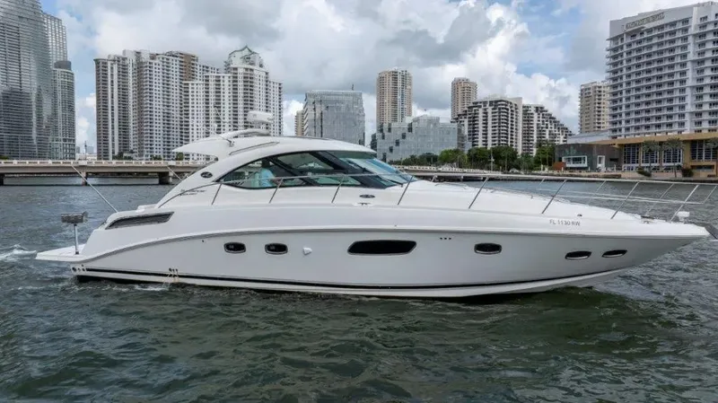 Slide: The Image of Sea Ray 43 Sundancer 2009 - 5