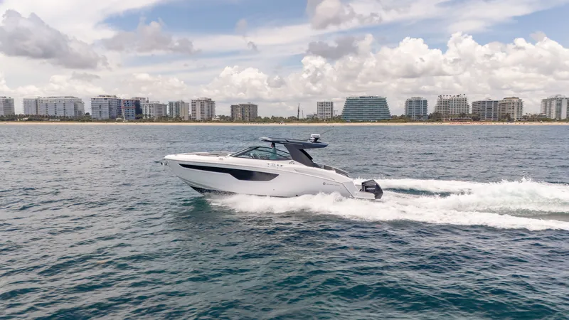 Slide: The Image of Cruisers 38 GLS 2021 - 11