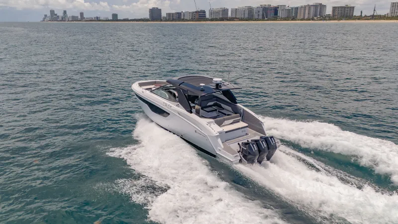 Slide: The Image of Cruisers 38 GLS 2021 - 12