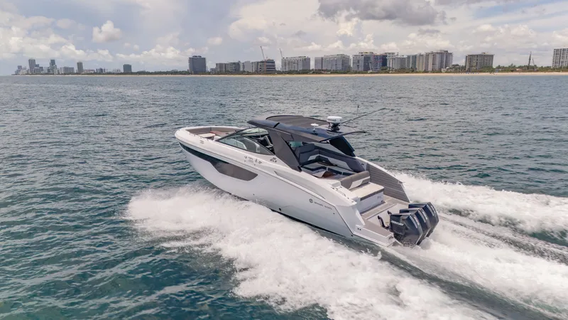 Slide: The Image of Cruisers 38 GLS 2021 - 13