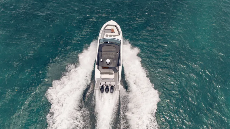 Slide: The Image of Cruisers 38 GLS 2021 - 16