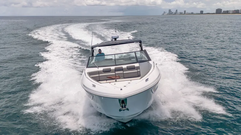 Slide: The Image of Cruisers 38 GLS 2021 - 19