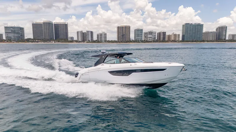 Slide: The Image of Cruisers 38 GLS 2021 - 2