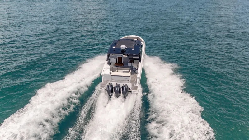 Slide: The Image of Cruisers 38 GLS 2021 - 20