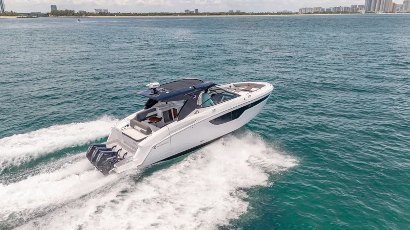 Slide: The Image of Cruisers 38 GLS 2021 - 21