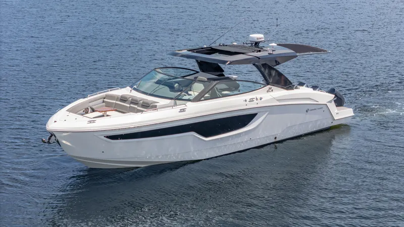 Slide: The Image of Cruisers 38 GLS 2021 - 28