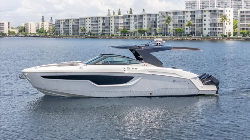 Slide: The Image of Cruisers 38 GLS 2021 - 29