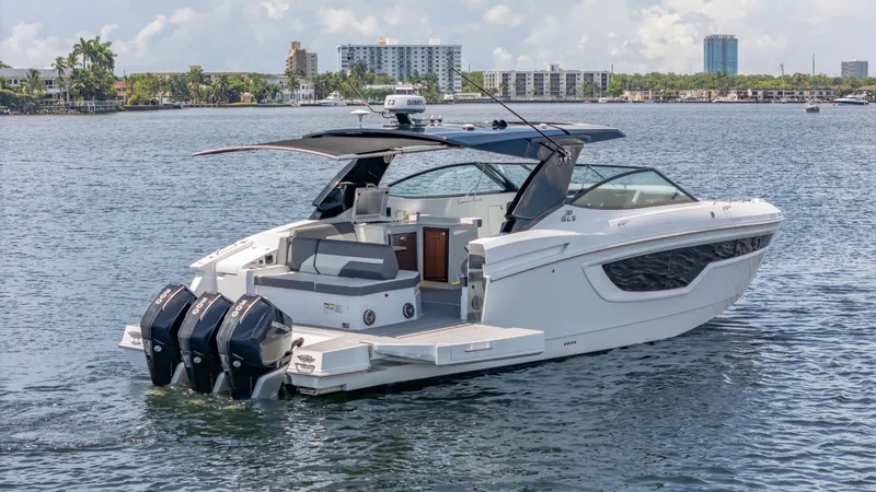 Slide: The Image of Cruisers 38 GLS 2021 - 30