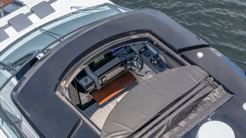 Slide: The Image of Cruisers 38 GLS 2021 - 31