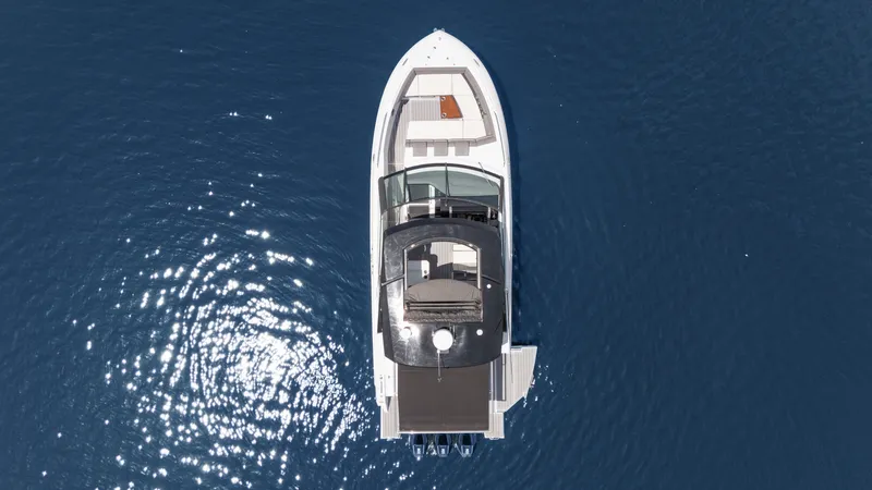 Slide: The Image of Cruisers 38 GLS 2021 - 32