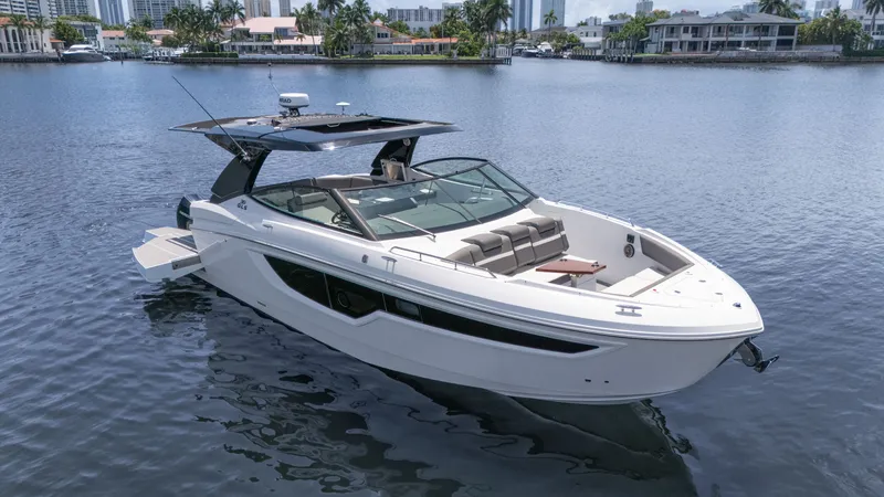 Slide: The Image of Cruisers 38 GLS 2021 - 34