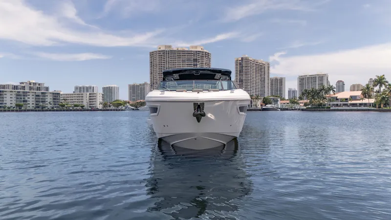 Slide: The Image of Cruisers 38 GLS 2021 - 36