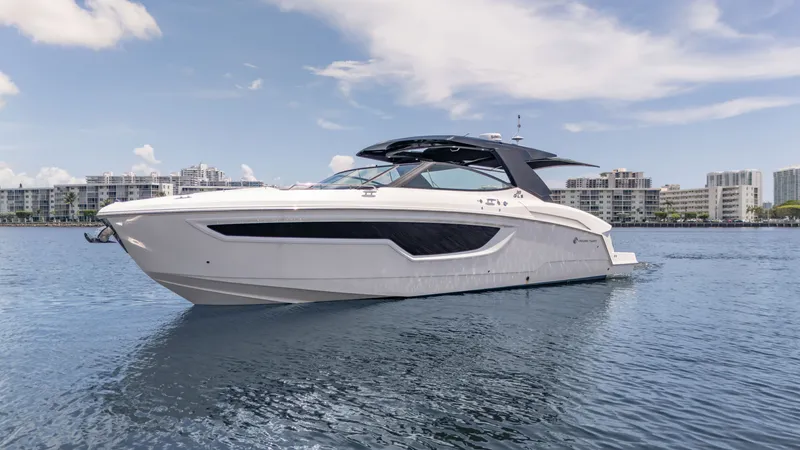 Slide: The Image of Cruisers 38 GLS 2021 - 37