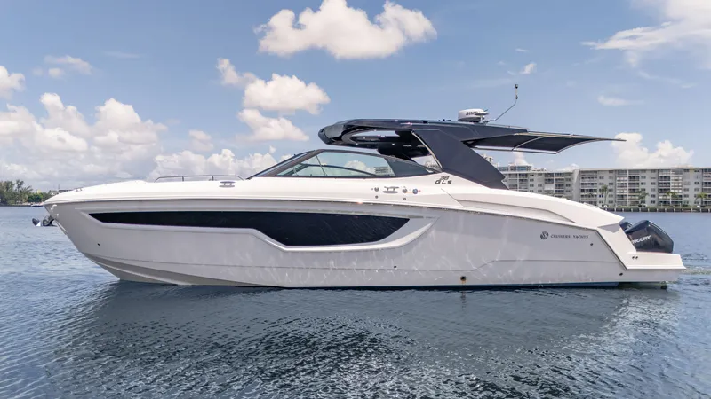 Slide: The Image of Cruisers 38 GLS 2021 - 38