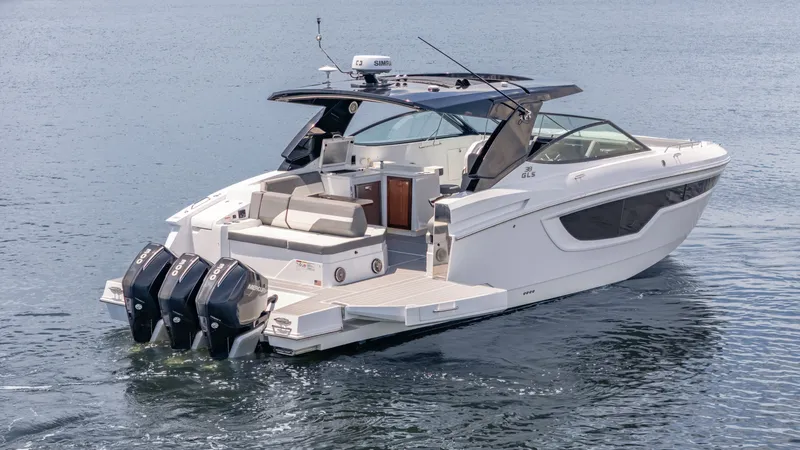 Slide: The Image of Cruisers 38 GLS 2021 - 40