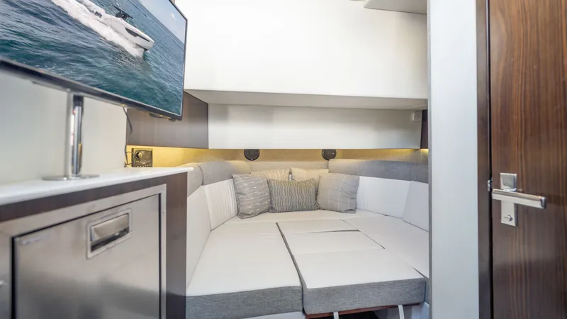 Slide: The Image of Cruisers 38 GLS 2021 - 42