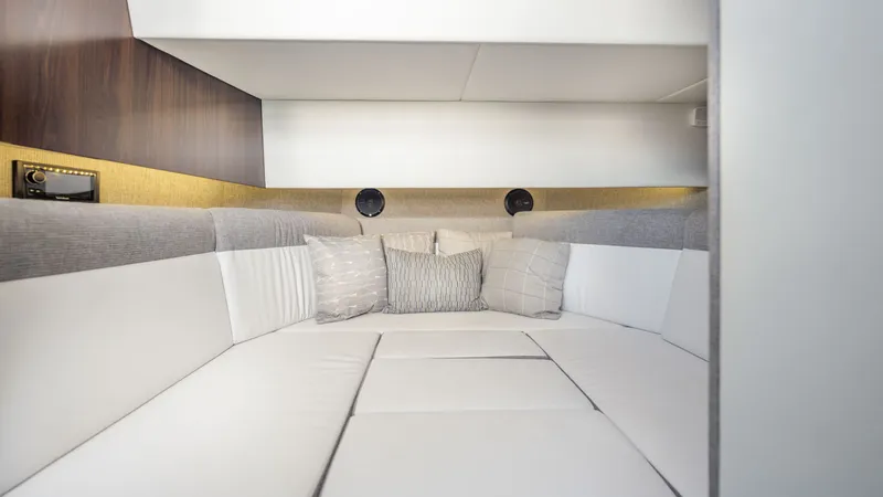 Slide: The Image of Cruisers 38 GLS 2021 - 44