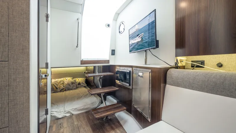 Slide: The Image of Cruisers 38 GLS 2021 - 49