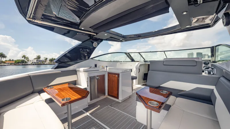 Slide: The Image of Cruisers 38 GLS 2021 - 50