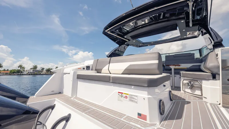 Slide: The Image of Cruisers 38 GLS 2021 - 51