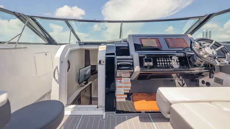 Slide: The Image of Cruisers 38 GLS 2021 - 55