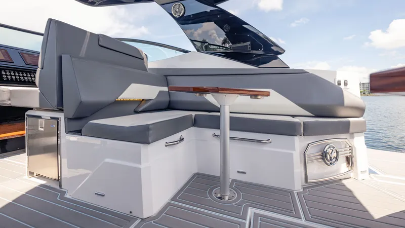 Slide: The Image of Cruisers 38 GLS 2021 - 60